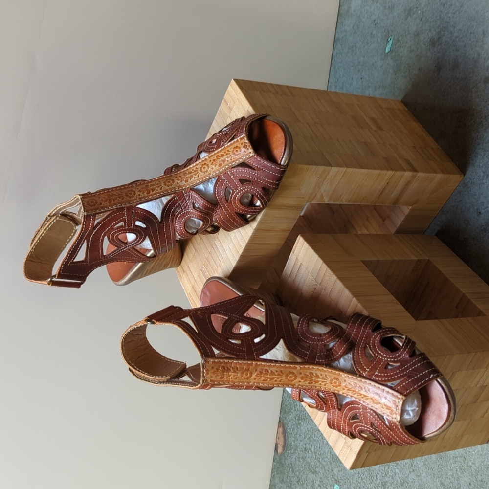 L'Artiste by Spring Step sandal